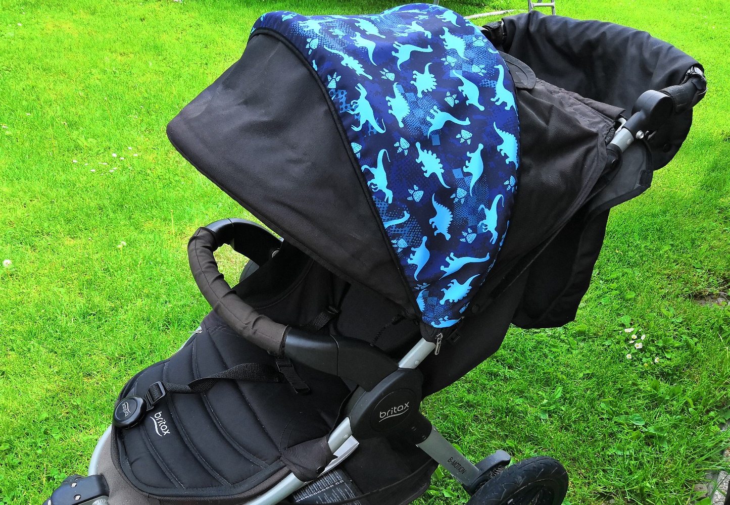 Sluneční clona na míru určena na stříšku britax - softshell
