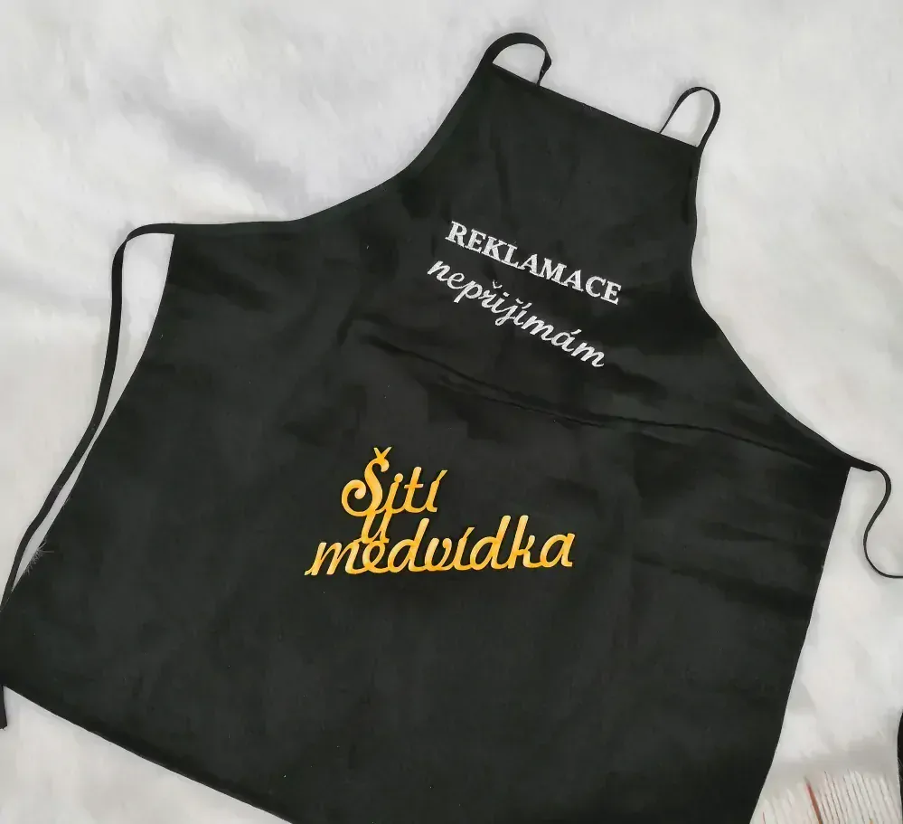 Kuchyňská zástěra se jménem nebo krátkým vtipným textem