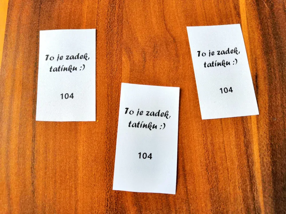Saténové textilní etikety - to je zadek, tatínku 30x50