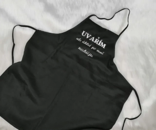 Kuchyňská zástěra se jménem nebo krátkým vtipným textem
